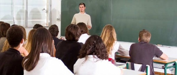 Οι φοιτητές στην Κοζάνη παραδίδουν δωρεάν μαθήματα σε μαθητές Γ’ λυκείου