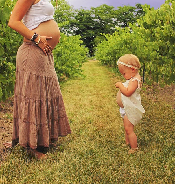 http://www.infokids.gr/wp-content/uploads/2014/08/like-mother-like-daughter-funny-photography-37.jpg