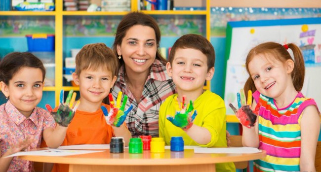 teacher-with-kindergarten-class