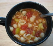 Αρωματική σούπα με Κοχυλάκια και Ρεβίθια