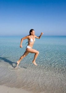 γυναίκα σε παραλία