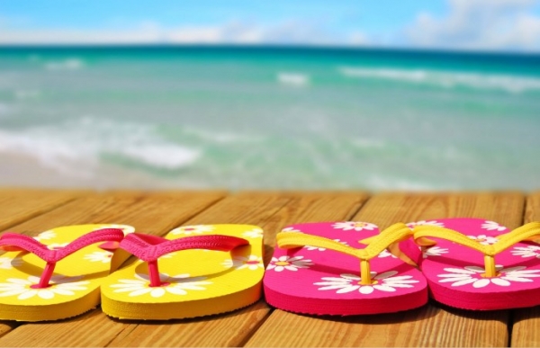Άνεση και στυλ στην παραλία με μοντέρνες σαγιονάρες! | Infokids.gr