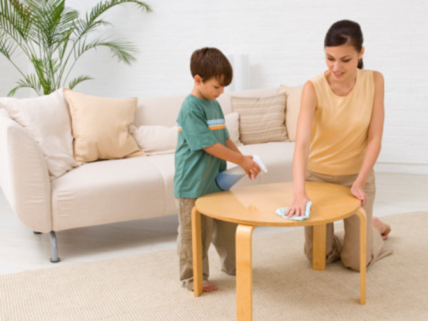 kids_cleaning_help_out