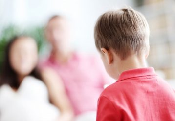«Χαζό είσαι παιδί μου;»: Γονείς, να γιατί δεν πρέπει να βάζετε ταμπέλες στα παιδιά σας