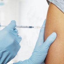 Ξεκινούν σήμερα τα ραντεβού για τον εμβολιασμό εφήβων 15-17 ετών κατά της Covid-19