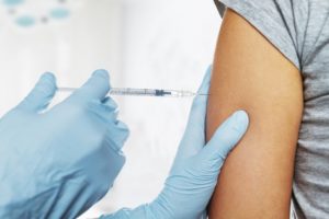 Ξεκινούν σήμερα τα ραντεβού για τον εμβολιασμό εφήβων 15-17 ετών κατά της Covid-19