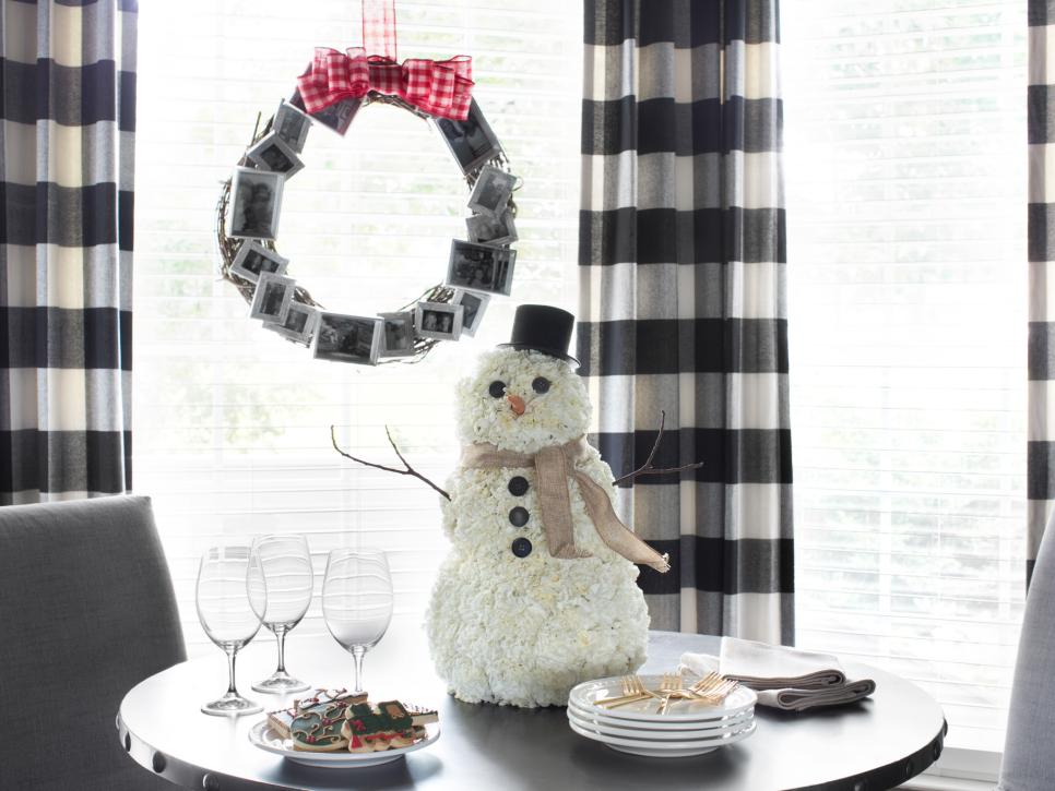 bpf_holiday-house_interior_carnation_snowman_beauty_h-jpg-rend-hgtvcom-966-725