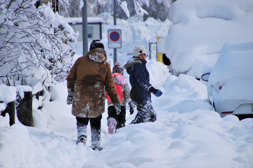 Πολύτιμες συμβουλές για να αποφύγουμε τη πτώση όταν περπατάμε στο χιόνι ή στο παγωμένο δρόμο