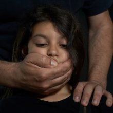 Αγωνία για τους γονείς στην ανατολική Αττική: Αφέθηκε και κυκλοφορεί ελεύθερος καταδικασμένος παιδοβιαστής