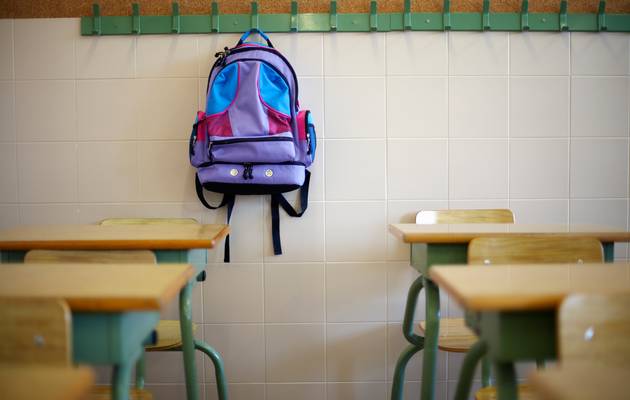 Αρνητικοί οι δάσκαλοι για την «τσάντα στο σχολείο»: Η ανακοίνωση της ΔΟΕ