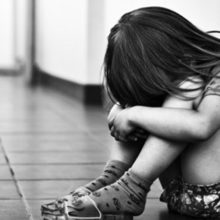 Φρίκη στη Νέα Σμύρνη: Πα-τέρας βίαζε και βασάνιζε την 10χρονη κόρη του!