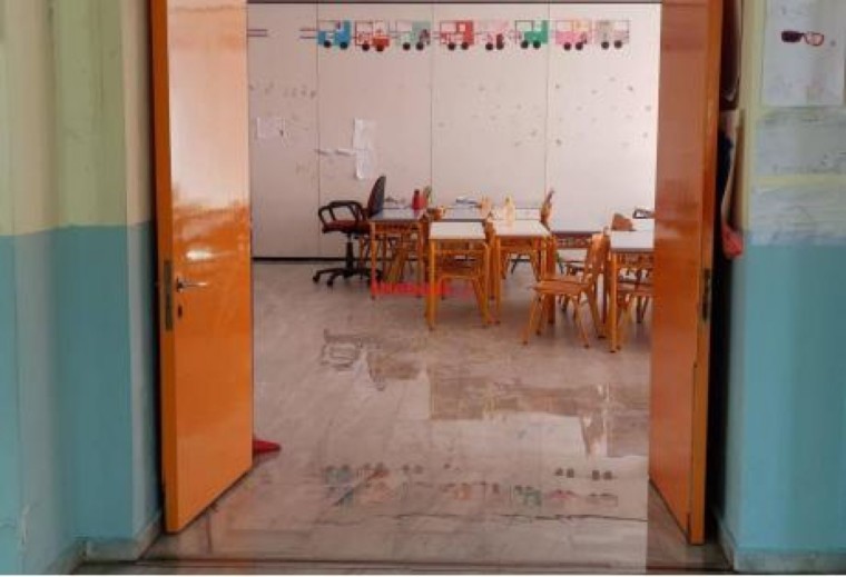 Εικόνες ντροπής: Κλειστό Πειραματικό σχολείο λόγω…βροχής