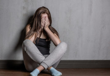 «Η 12χρονη είναι παιδί, όπως κι εγώ»: Συγκλονίζει θύμα βιασμού στα 14 της από 45χρονο