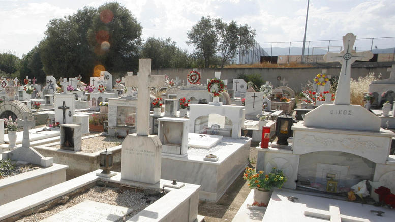 Φρίκη στο Ναύπλιο: Νεκρό μωρό βρέθηκε εκτός τάφου