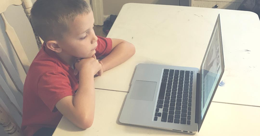 “Αγαπητό ημερολόγιο”: 8χρονος καταγράφει τις εντυπώσεις του από την πρώτη μέρα τηλεκπαίδευσης