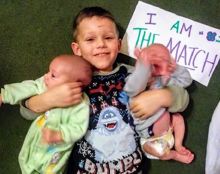 4χρονος σούπερ ήρωας: Έγινε δωρητής μυελού των οστών για τα νεογέννητα αδέρφια του