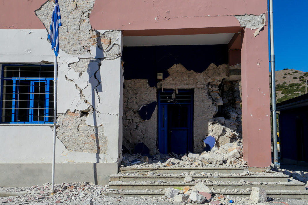“Το κτίριο χόρευε και σκοτείνιασε από τη σκόνη. Από θαύμα σωθήκαμε”: H στιγμή του σεισμού στο Δημοτικό Σχ. Δαμασίου που κατέρρευσε