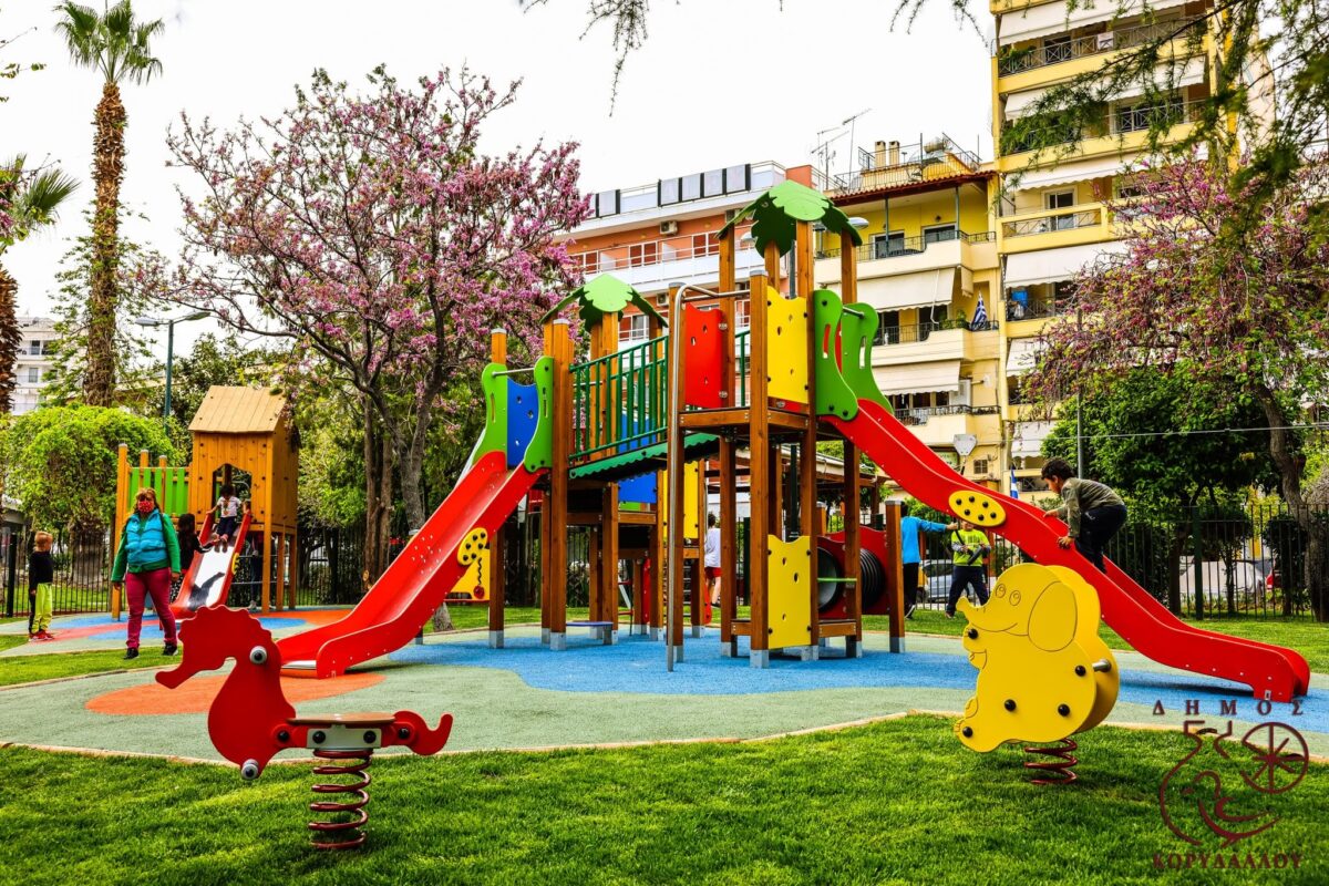 Ανακαλύψαμε την πιο όμορφη πλατεία της Αττικής με δυο παιδικές χαρές για τα παιδιά όλων των ηλικιών