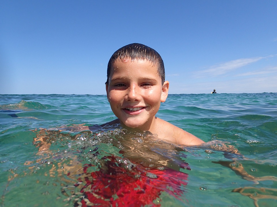 Καλοκαίρι 2021: Αυτές είναι οι κατάλληλες και οι ακατάλληλες για κολύμβηση παραλίες της Αττικής