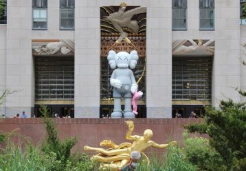 Γιατί στήθηκε ένας γιγαντιαίος Μίκυ έξω από το Rockefeller Center της Νέας Υόρκης;