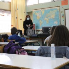 «Καλπάζει» ο κορωνοϊός στα σχολεία - Το "50+1" φρενάρει το λουκέτο στις τάξεις