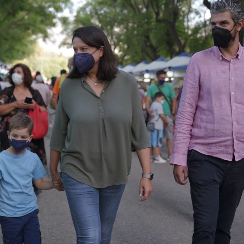 Η βόλτα της Νίκης Κεραμέως με τον 5χρονο γιο της στο Φεστιβάλ Βιβλίου στο Ζάππειο (φωτό)