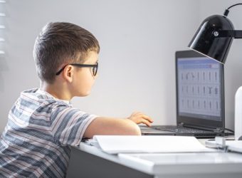 Ξεκίνησε ο Γ’ κύκλος «Ψηφιακής Μέριμνας» - Πώς θα αποκτήσει το παιδί σας δωρεάν υπολογιστή για τηλεκπαίδευση
