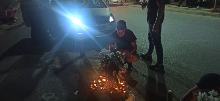 Θλίψη και πόνος στη κηδεία του 17χρονου Ματθαίου που "έσβησε" στην άσφαλτο - Το αντίο των συμμαθητών του