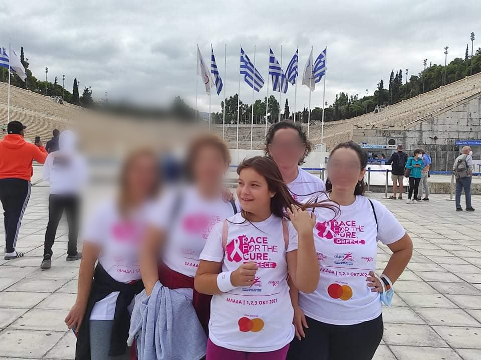 Ηχηρό μήνυμα για τον καρκίνο του μαστού έστειλε αυτό το σχολείο - Μαθήτρια έκοψε τα μαλλιά της και τα χάρισε (φωτό)