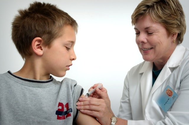 Παιδίατρος: “Μετά το εμβόλιο για τον κορωνοϊό, ας δοθεί δωρεάν στα παιδιά και αυτό για την μηνιγγίτιδα Β”