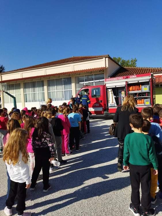 Οι μαθητές του 12ου Δημοτικού Σχολείου Λάρισας έμαθαν τα πάντα για το πολύτιμο έργο των πυροσβεστών