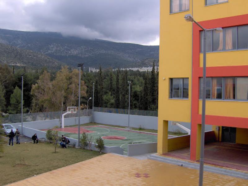 Χαμός στο σχολείο του Ζωγράφου με τον ξυλοδαρμό 16χρονης μαθήτριας - Ήταν παρών και καθηγητής