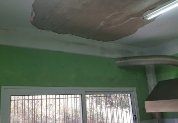 Εικόνες ντροπής σε Νηπιαγωγείο: Μουχλιασμένοι τοίχοι, ρωγμές και σκουριασμένα καλοριφέρ (φωτό)