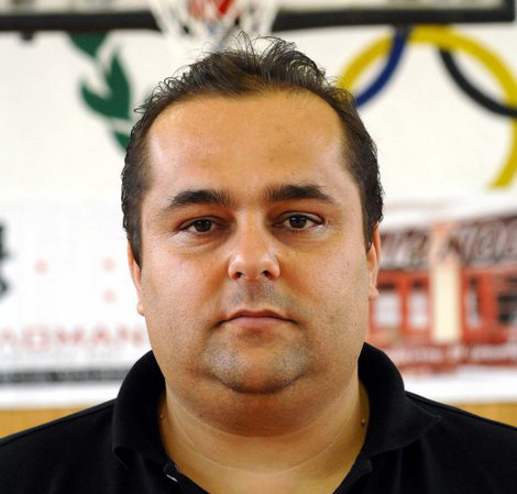 Θρήνος στα Τρίκαλα: "Έσβησε" στα 49 του προπονητής μπάσκετ και πατέρας ενός παιδιού