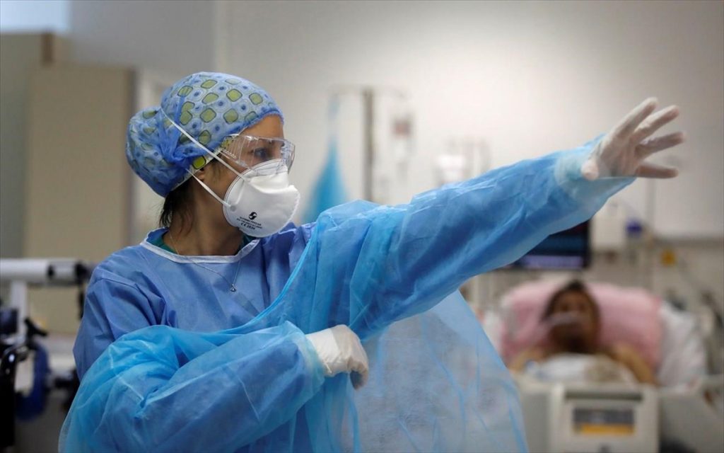 Θεσ/νικη: Πέθανε 48χρονη μητέρα - Κόλλησε από τα δίδυμα παιδιά της, νεκρός και ο πεθερός - Το παιχνίδι της μοίρας