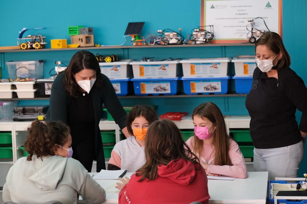 H Νίκη Κεραμέως επισκέφθηκε σχολεία της Φλώρινας, μίλησε με μαθητές και...έπαιξαν μαζί βόλει