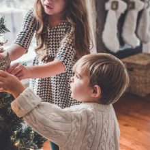 4 ΒΑΣΙΚΕΣ οδηγίες πριν στολίσετε για Χριστούγεννα με τα παιδιά