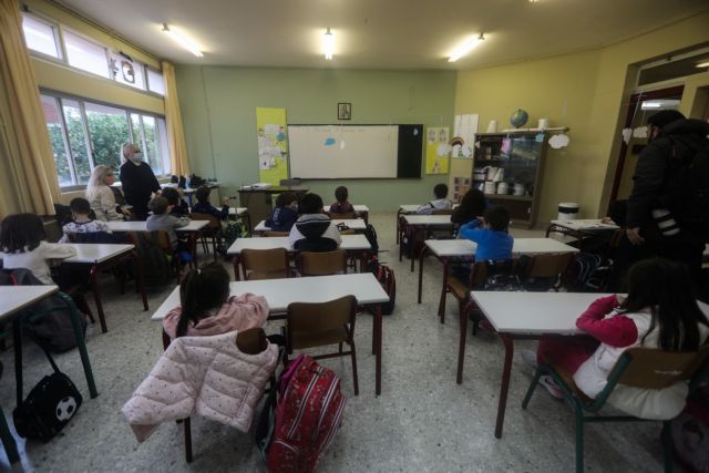Συρίγος: "Κλειστά μόλις 45 τμήματα σε 80.000 τάξεις" - Χαμηλό το ποσοστό νόσησης στα πανεπιστήμια