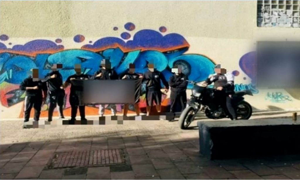 Οι συλληφθέντες οδηγήθηκαν στον εισαγγελέα Πλημμελειοδικών Αθηνών.