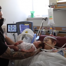 Έπειτα από 85 ημέρες στο νοσοκομείο με Covid-19 αυτή η μαμά παίρνει για πρώτη φορά αγκαλιά το μωρό της!