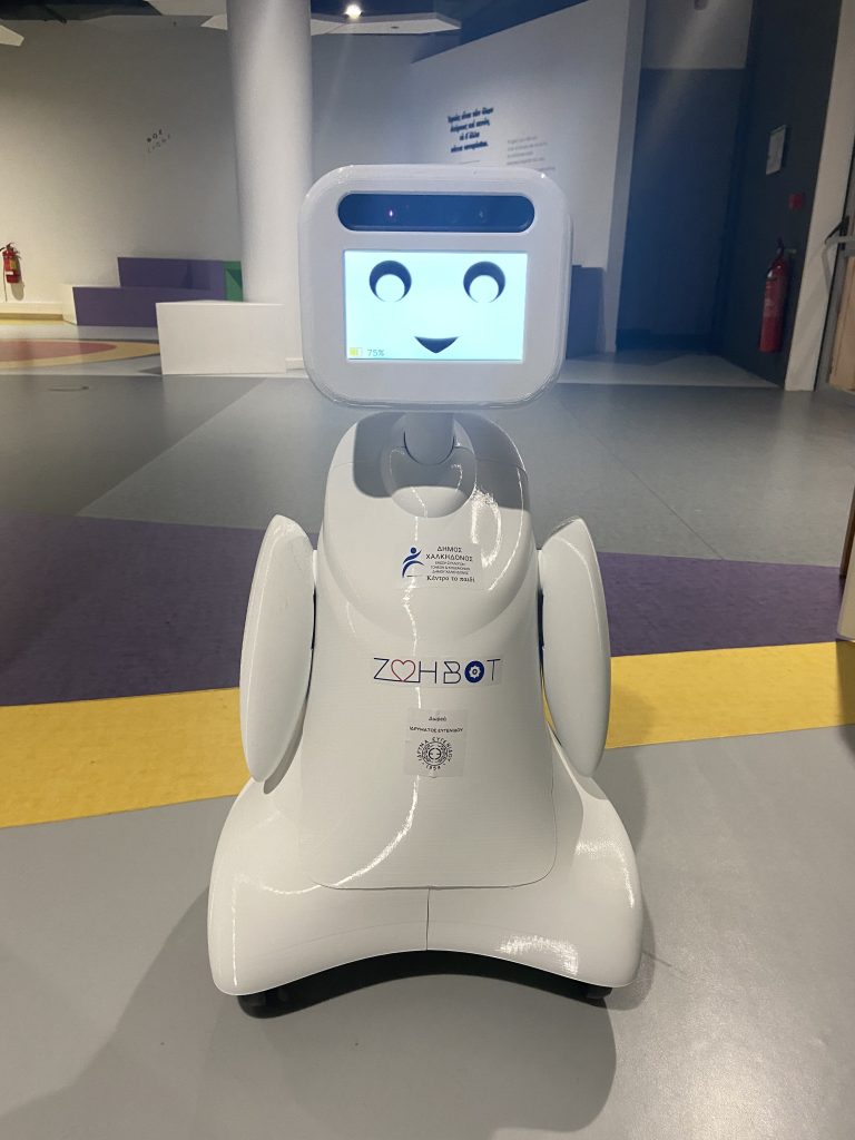 ΖΩΗΒΟΤ: Γνωρίστε το ρομπότ που επισκέπτεται τα σχολεία και μιλά στους μαθητές για την ρομποτική
