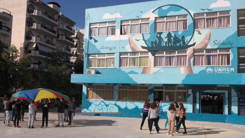 Το 26ο Δημοτικό Σχολείο Ιλίου καμαρώνει για την υπέροχη τοιχογραφία της αλληλεγγύης που απέκτησε