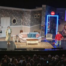 «Μπίλλυ ο ψεύτης»: Η εφηβική παράσταση του Κρατικού Θεάτρου Βορείου Ελλάδος είναι μια υπέροχη πρόταση ψυχαγωγίας