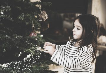 Οι «δύσκολες» αλήθειες των Χριστουγέννων: Δεν είναι για όλους «χαρούμενη οικογένεια που περιμένει τον Άι Βασίλη»