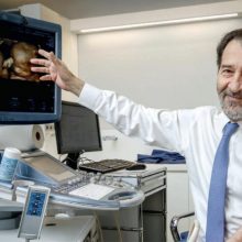O Δρ. Κύπρος Νικολαΐδης μιλά στο Infokids για την πανδημία, τον εμβολιασμό εγκύων και παιδιών και το μέλλον της εμβρυολογίας