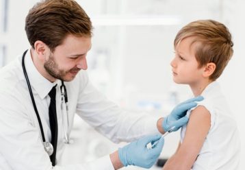 Πρ. Ελ. Παιδιατρικής: "Δεν θα εμβολιάζαμε τα παιδιά κορωνοϊό, αν είχαν εμβολιαστεί επαρκώς οι ενήλικες"