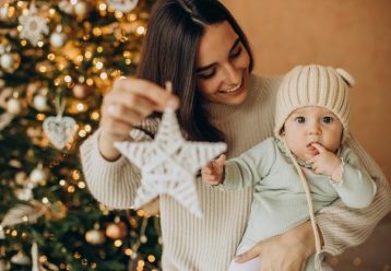 Πρώτα Χριστούγεννα με το μωρό; Να τι χρειάζεσαι για να σου πάνε όλα τέλεια