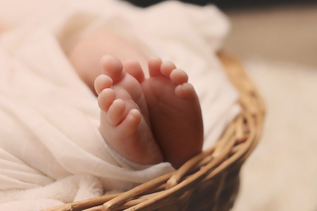 Γονείς τέρατα σκότωσαν στο ξύλο το 2 μηνών μωράκι τους – Του έσπασαν 60 κόκκαλα