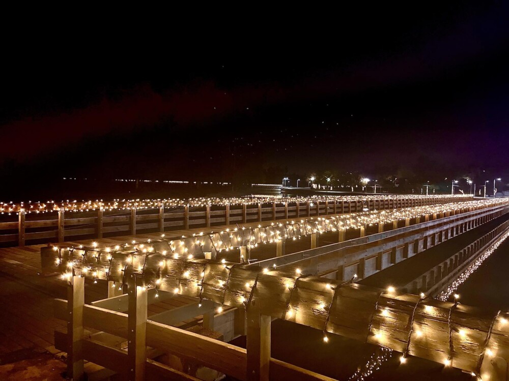 Χριστούγεννα 2021: Μικροί μεγάλοι απολαύστε δωρεάν βαρκάδα στο πλωτό χωριό στο Πάρκο Τρίτση (από 16/12)