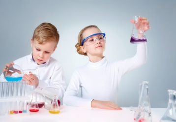 Παιδιά, ανακαλύψτε τη διασκεδαστική πλευρά των θετικών επιστημών σε μια μέρα γεμάτη δράσεις στο ΕΚΠΑ Φυσικής (18/12)